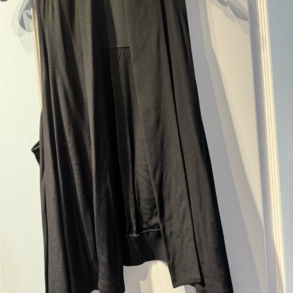 Pure DKNY VEST size L black barely worn in good condition. - Picture 4 of 5